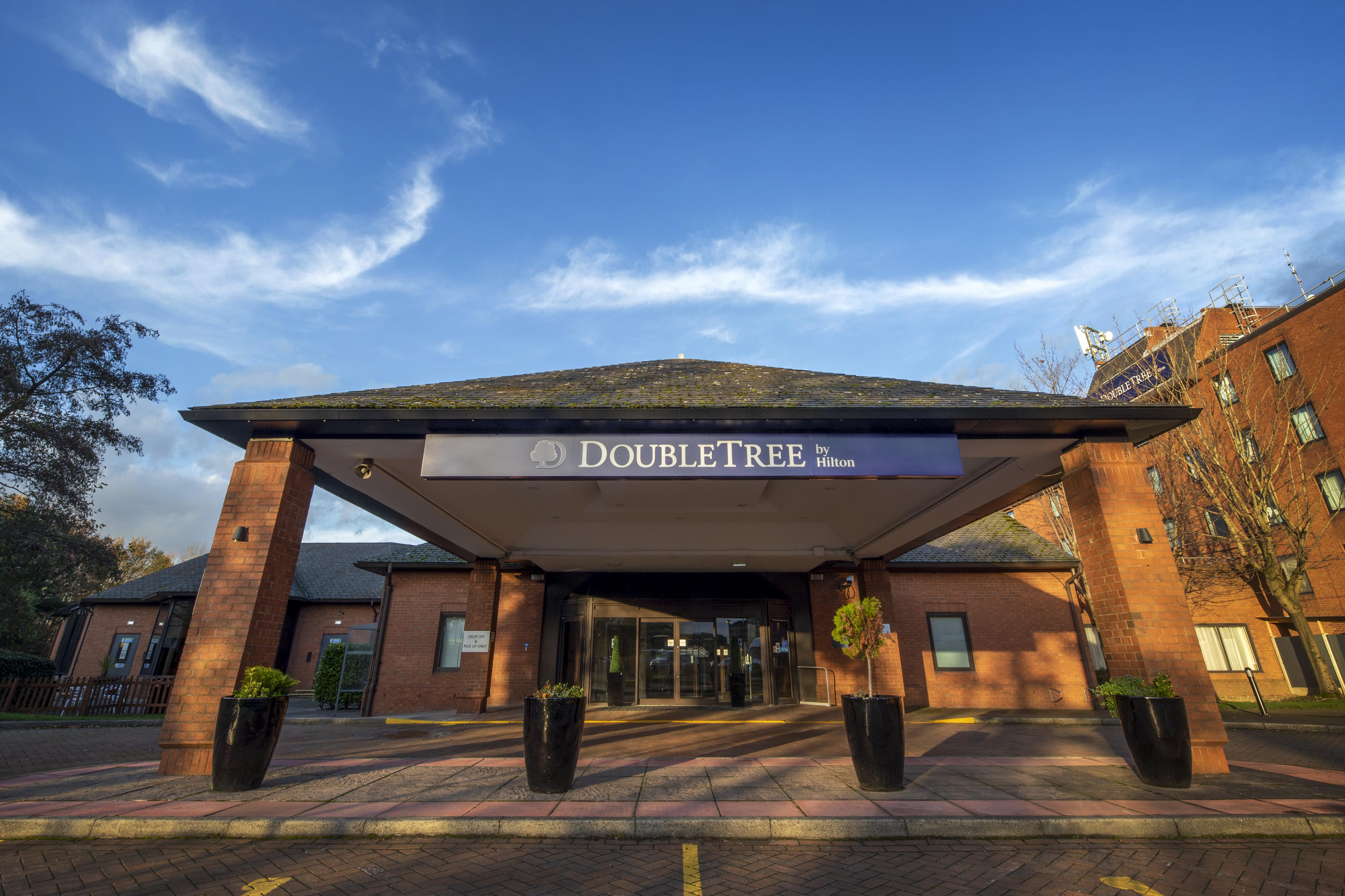 Doubletree By Hilton Manchester Airport Hale  Exterior photo